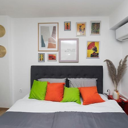 11 Steps' Lovely Studio In The Center Tirana Exteriör bild