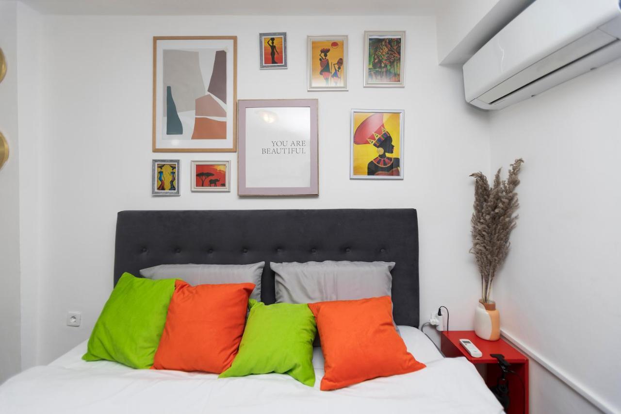 11 Steps' Lovely Studio In The Center Tirana Exteriör bild