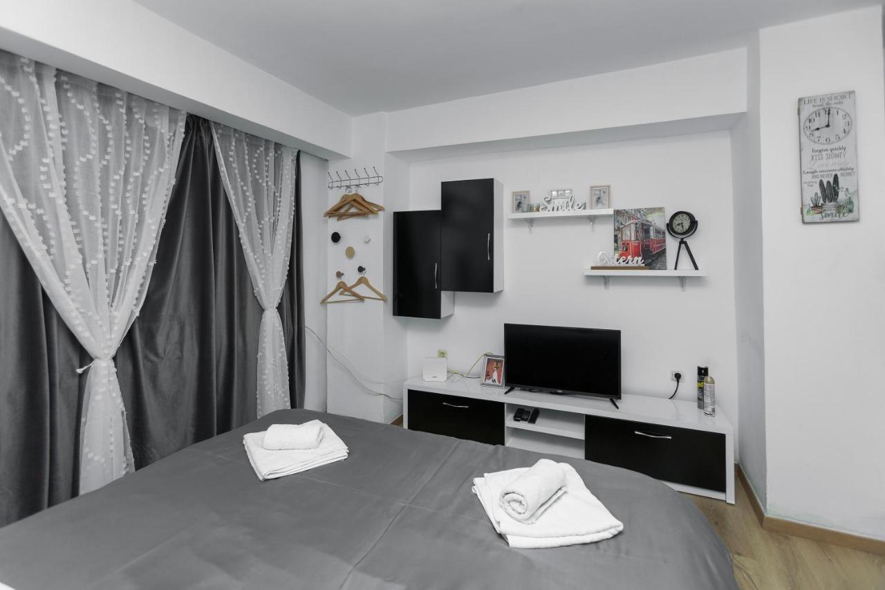 11 Steps' Lovely Studio In The Center Tirana Exteriör bild